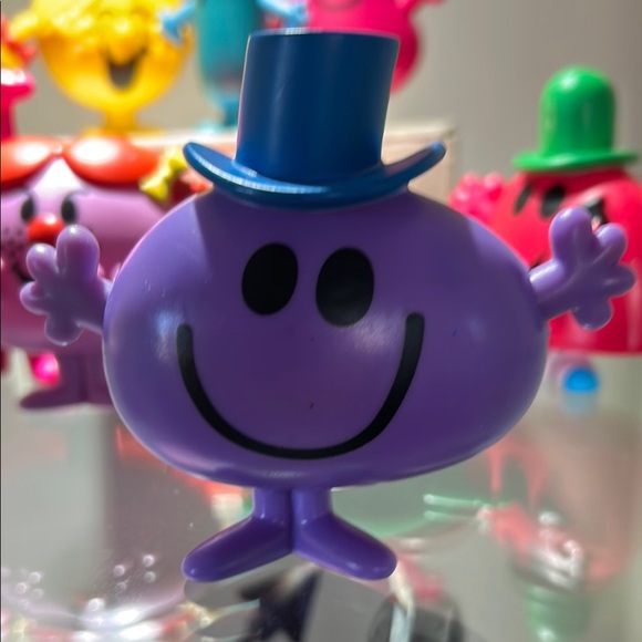 Yellow and Blue Action Figures Playset - Picture 2 of 10